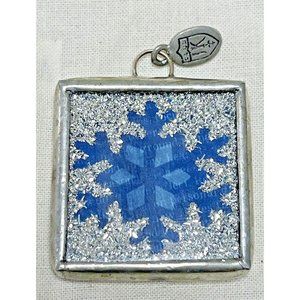 Jewel Kade Club December 2013 See the World Snowflake Charm Christmas VGC W/ Bag